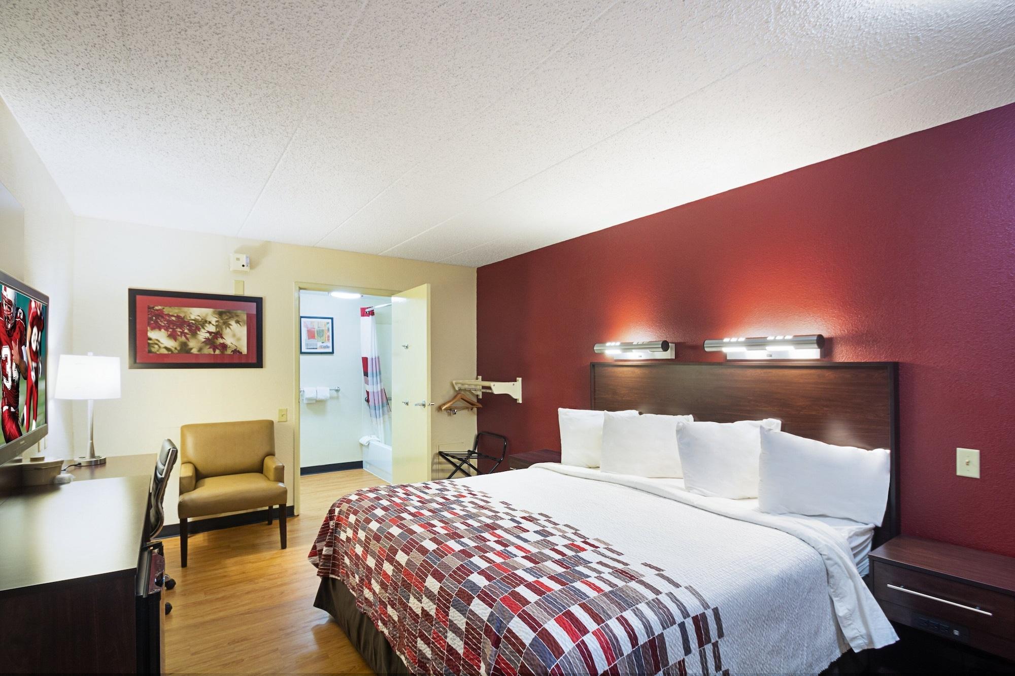 Red Roof Inn Cincinnati East - Beechmont Cherry Grove Exterior photo