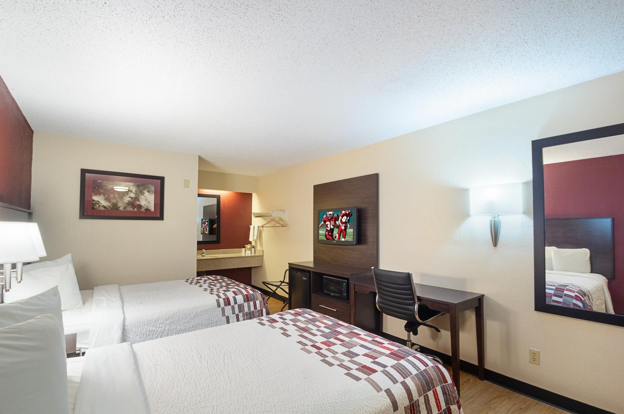 Red Roof Inn Cincinnati East - Beechmont Cherry Grove Exterior photo