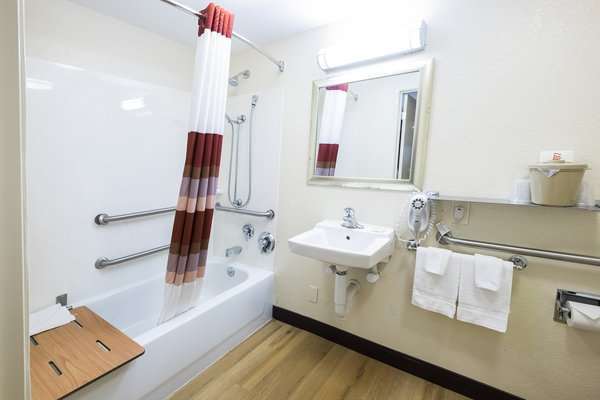 Red Roof Inn Cincinnati East - Beechmont Cherry Grove Room photo